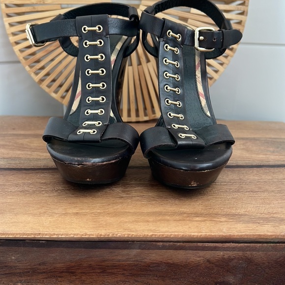 Burberry brown leather studded T-strap sandal - Picture 5 of 17